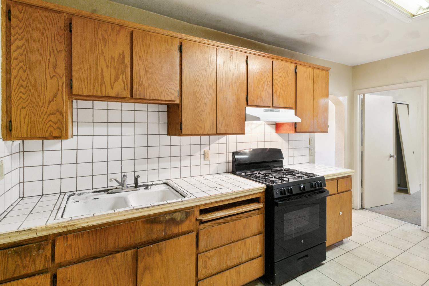 402 S 3rd Ave, Oakdale, CA 95361