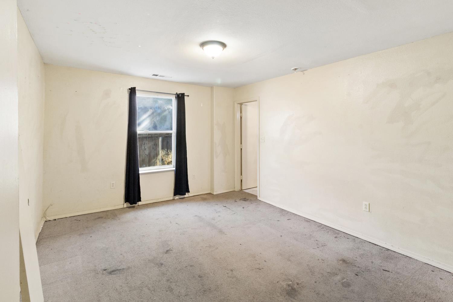 402 S 3rd Ave, Oakdale, CA 95361