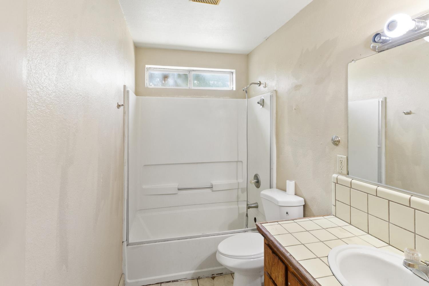 402 S 3rd Ave, Oakdale, CA 95361