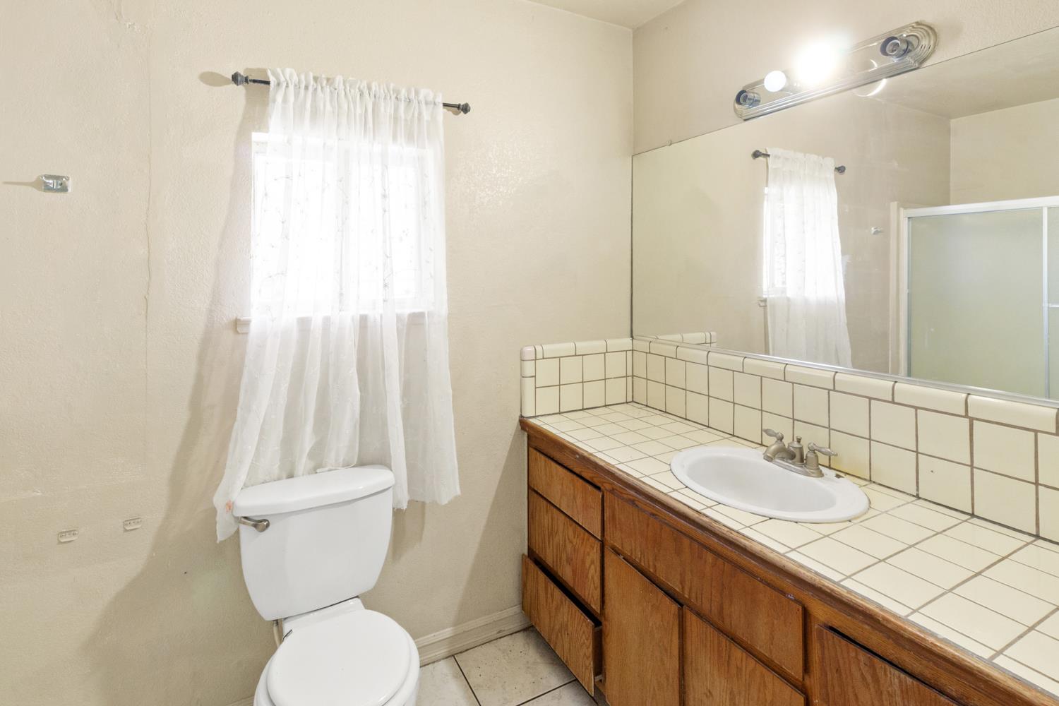 402 S 3rd Ave, Oakdale, CA 95361
