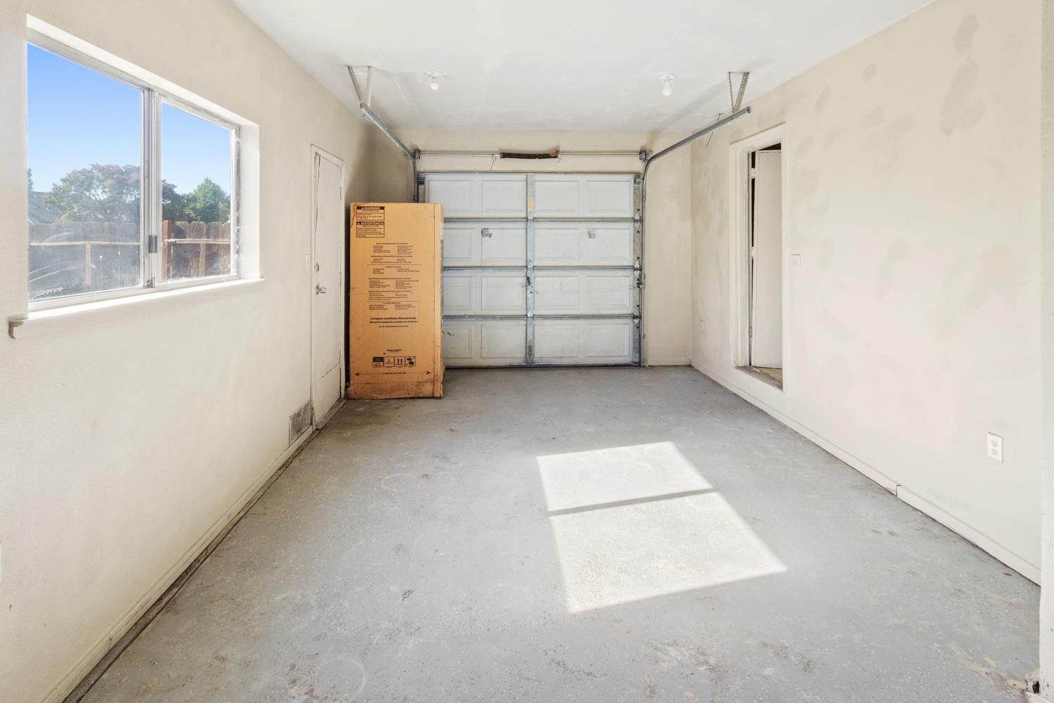 402 S 3rd Ave, Oakdale, CA 95361