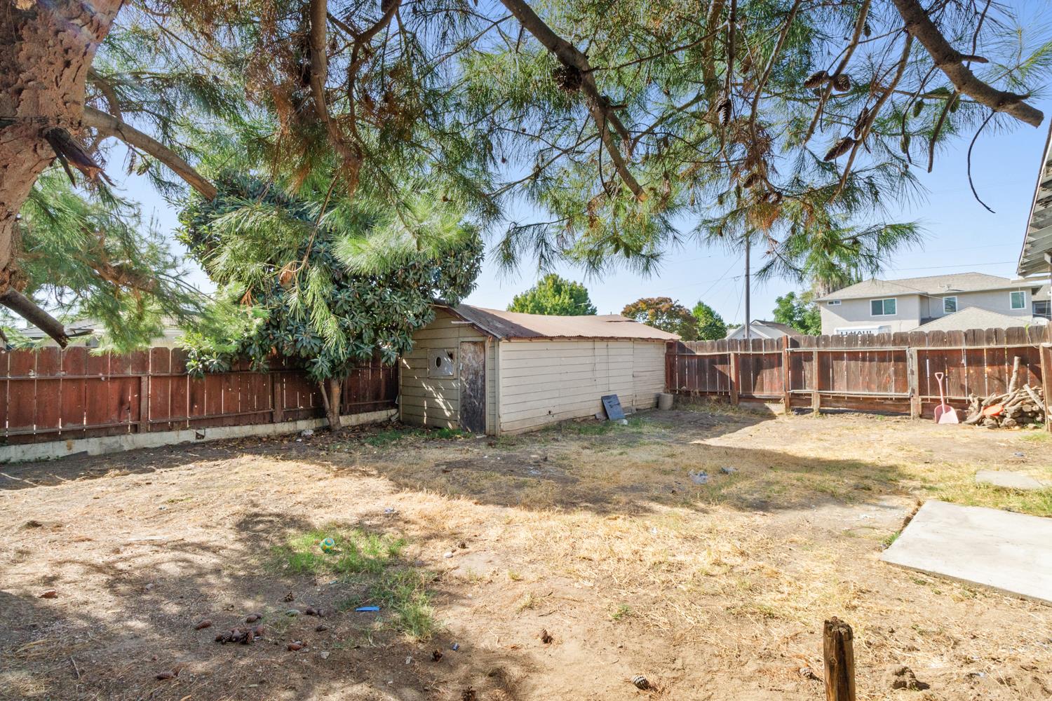 402 S 3rd Ave, Oakdale, CA 95361