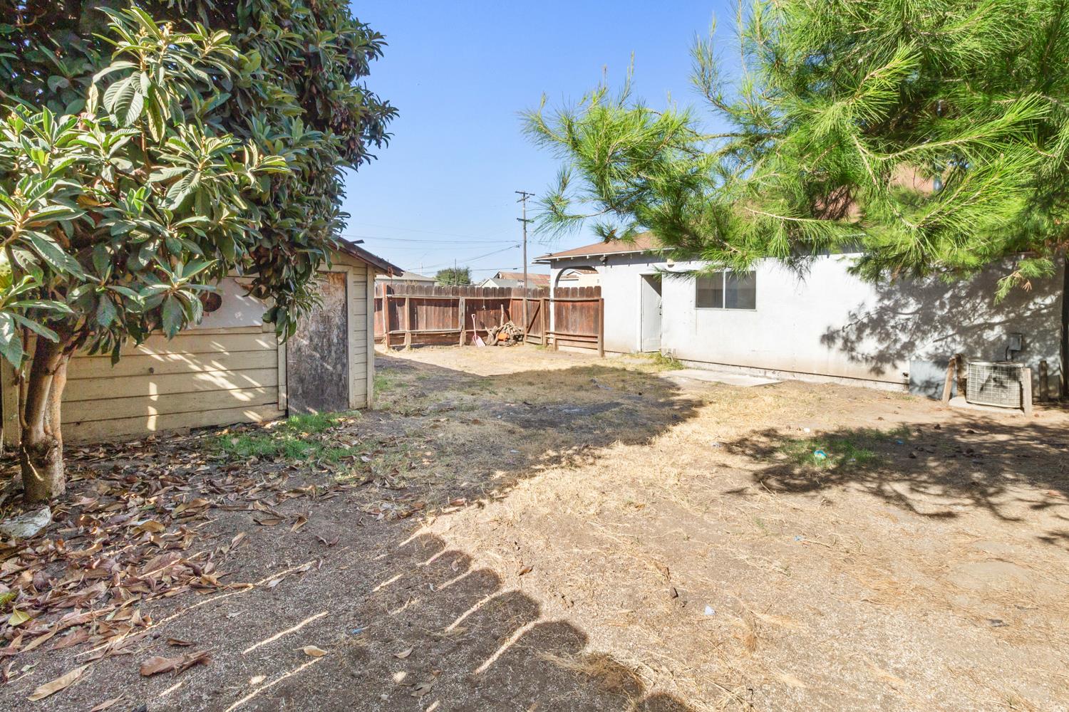 402 S 3rd Ave, Oakdale, CA 95361