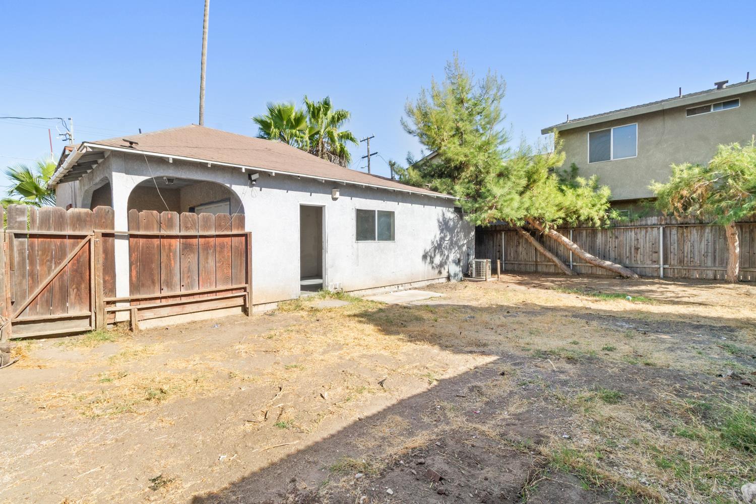 402 S 3rd Ave, Oakdale, CA 95361