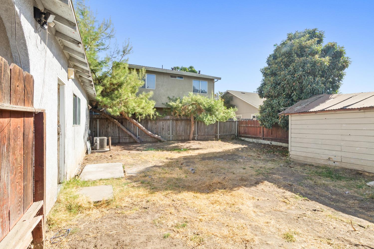 402 S 3rd Ave, Oakdale, CA 95361
