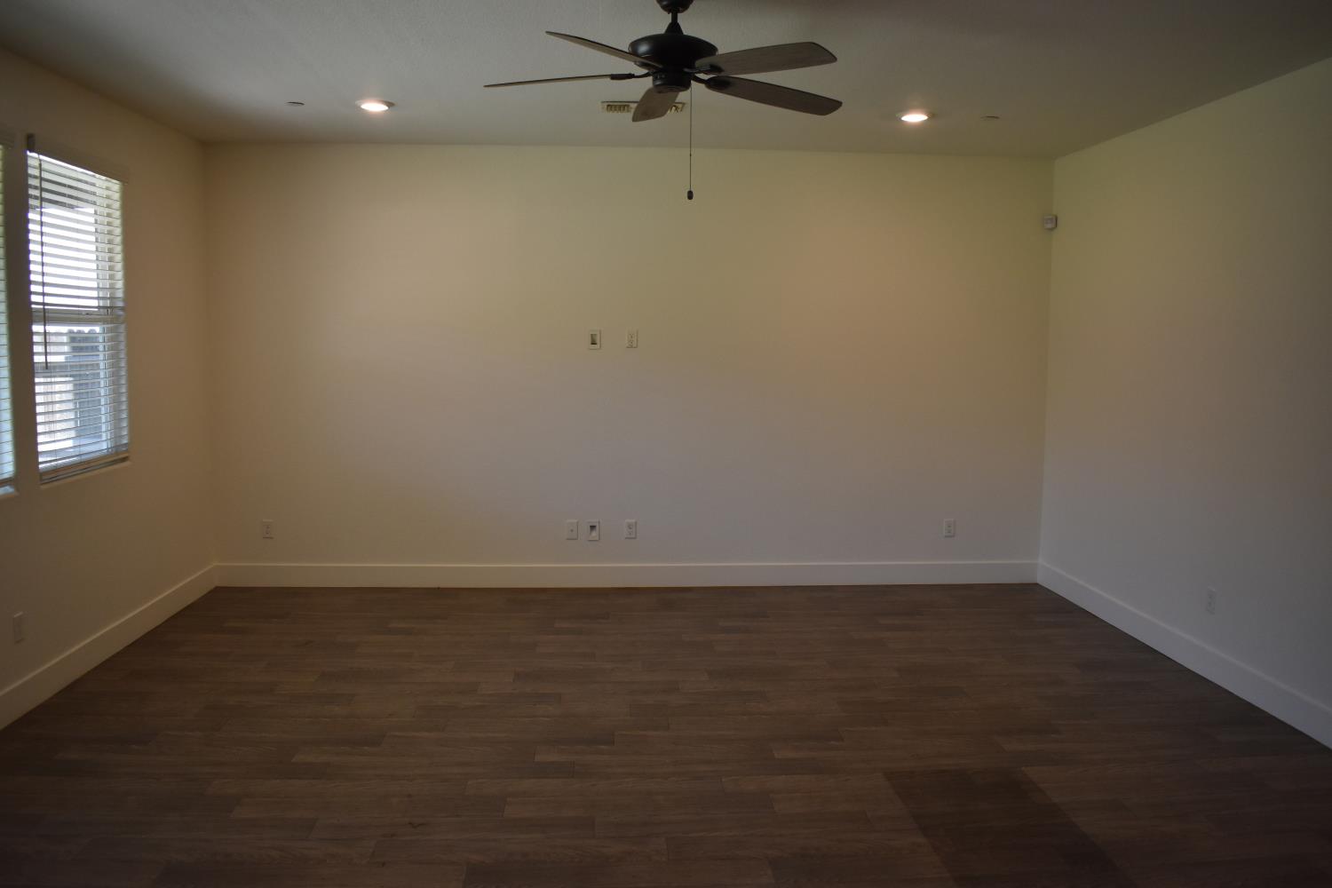 2382 Explorador Dr, Merced, CA 95340