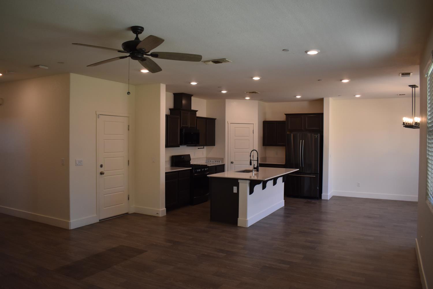 2382 Explorador Dr, Merced, CA 95340