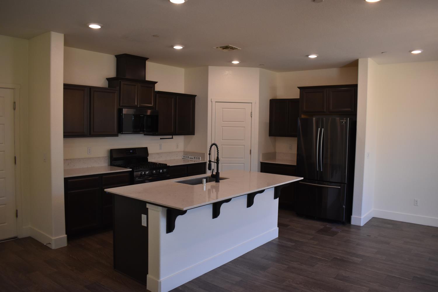 2382 Explorador Dr, Merced, CA 95340