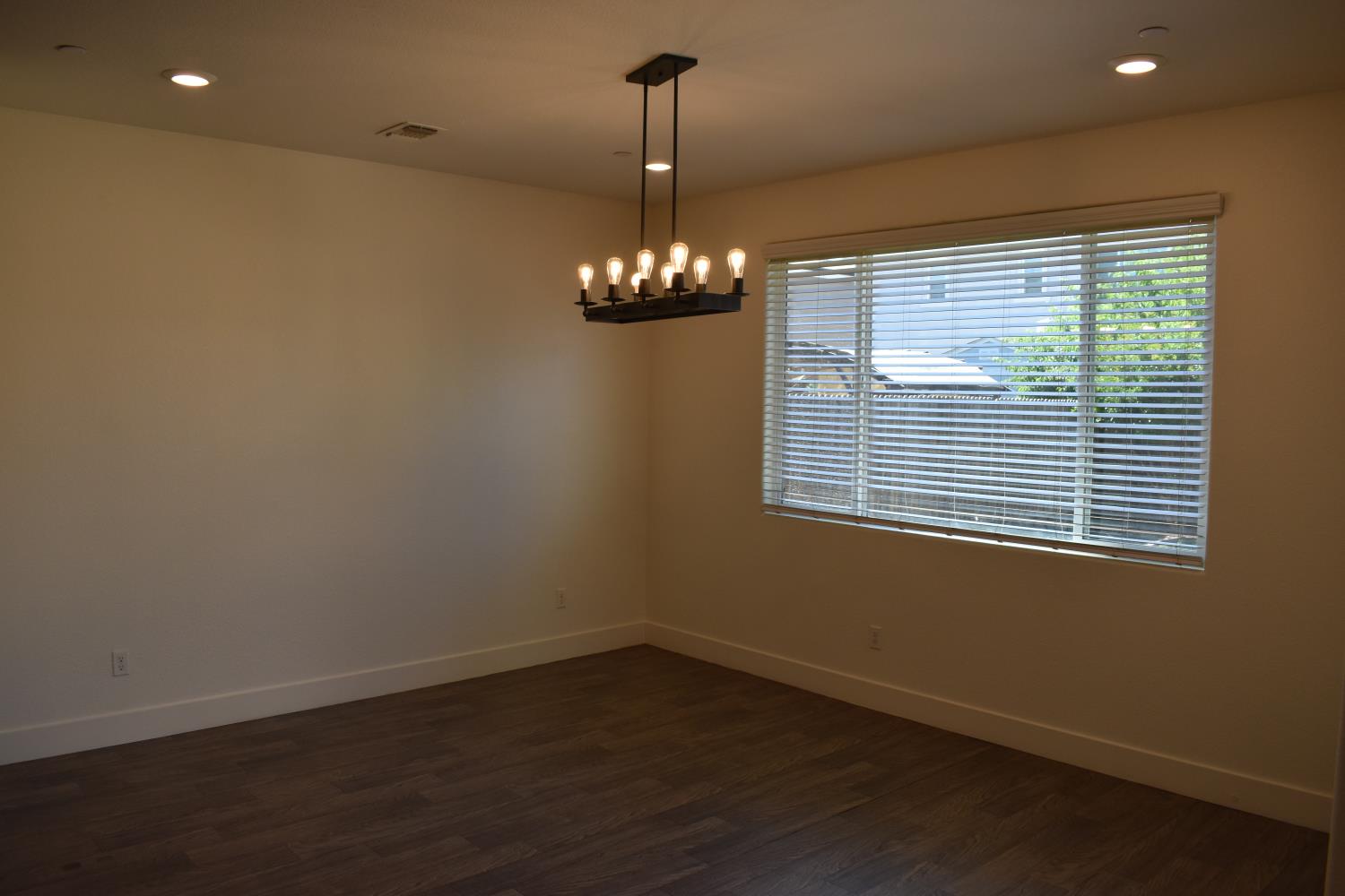 2382 Explorador Dr, Merced, CA 95340
