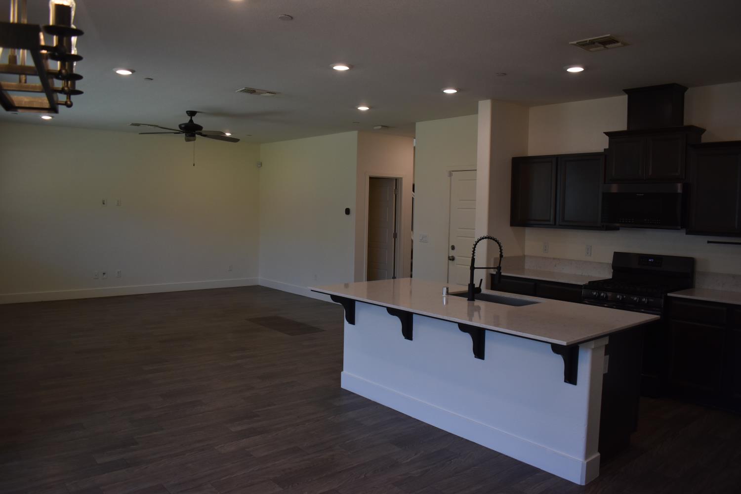 2382 Explorador Dr, Merced, CA 95340