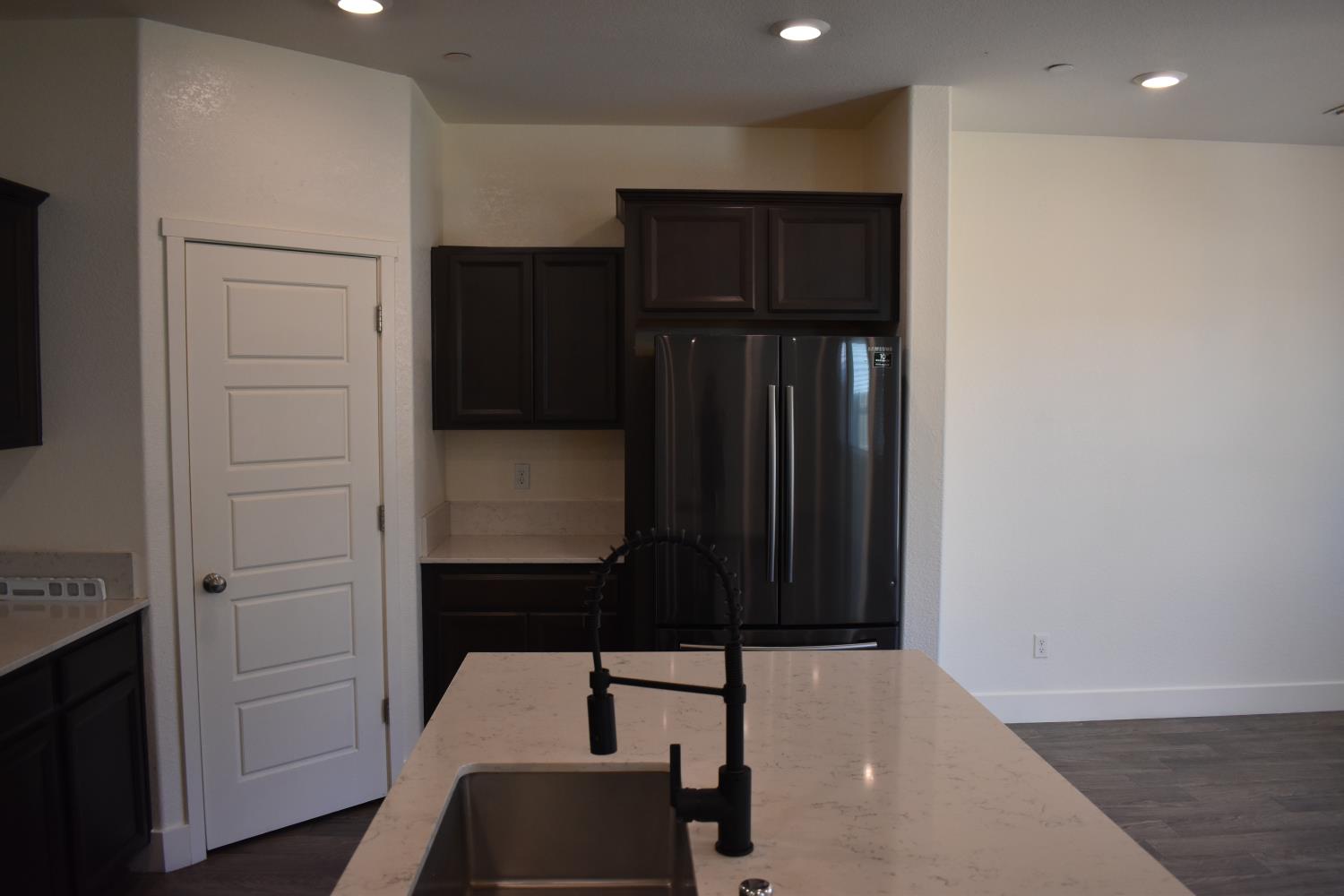 2382 Explorador Dr, Merced, CA 95340