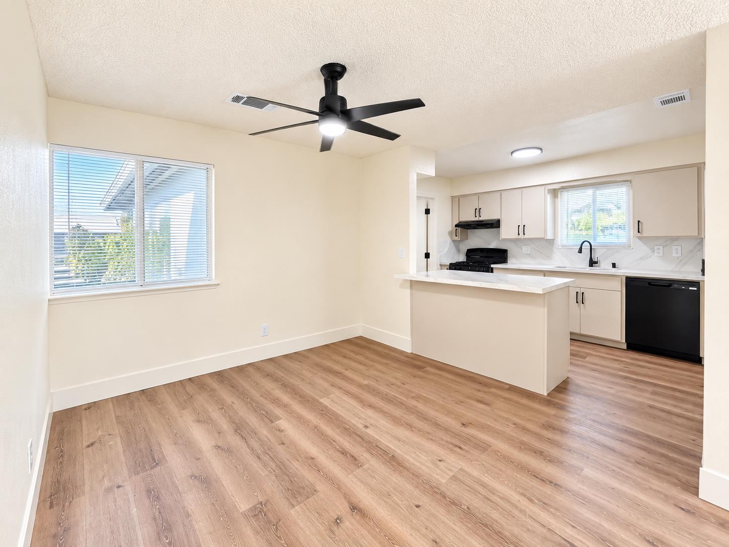 15985 Edmiston Ave, Ivanhoe, CA 93235