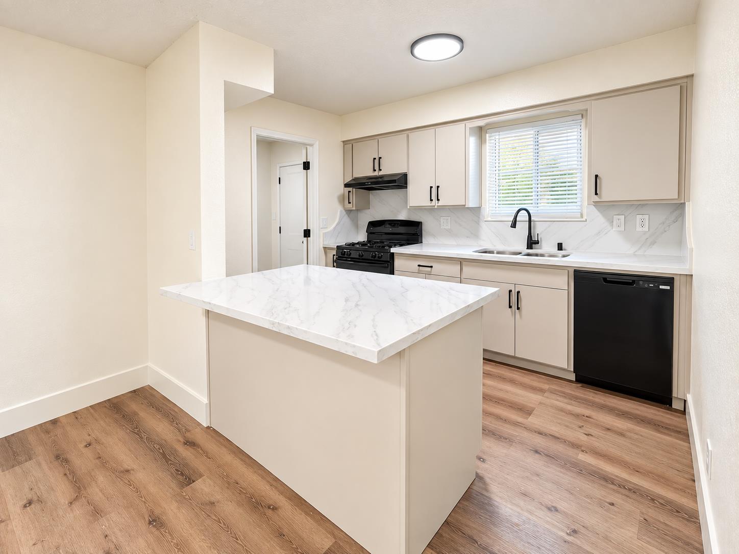 15985 Edmiston Ave, Ivanhoe, CA 93235