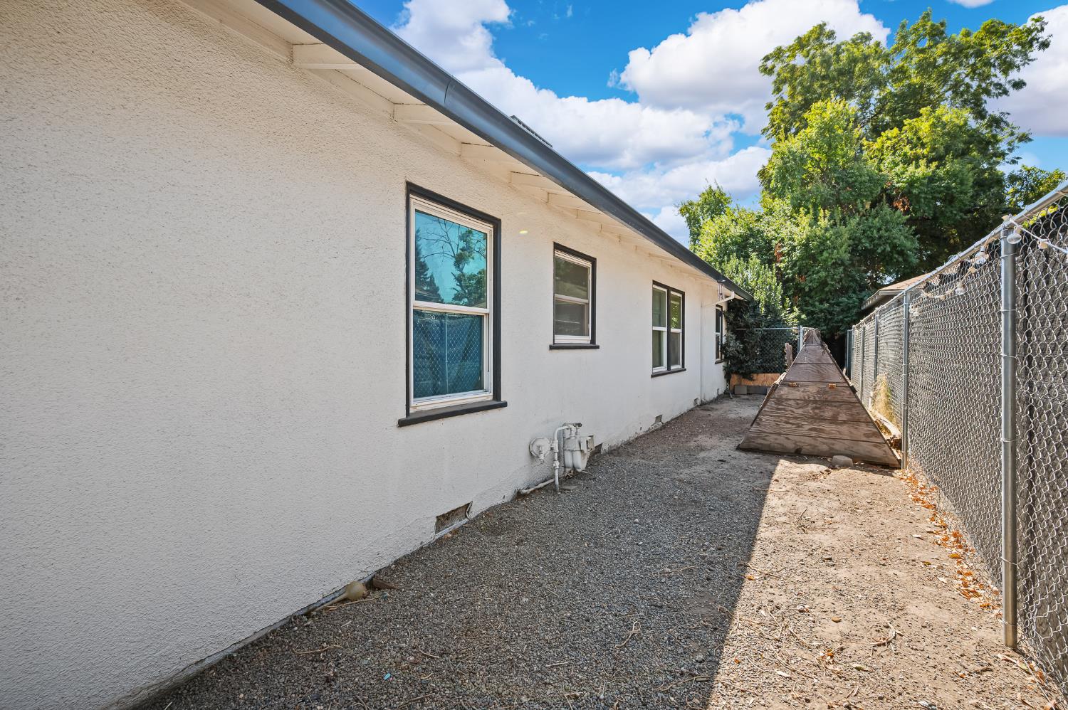 1402 W 22nd St, Merced, CA 95340