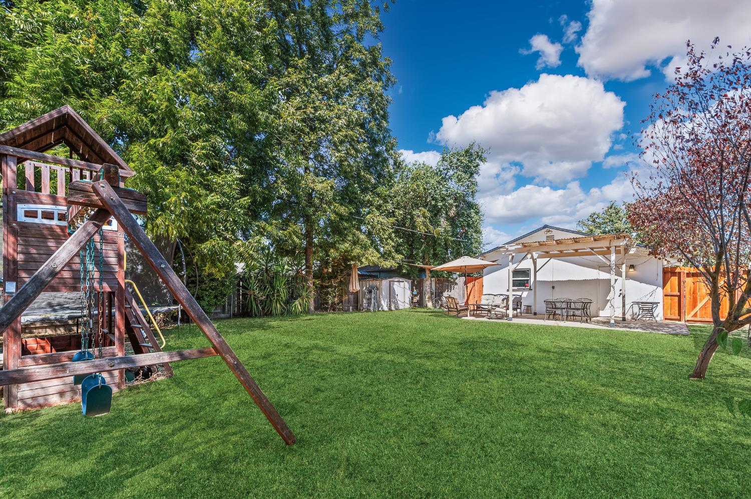 1402 W 22nd St, Merced, CA 95340