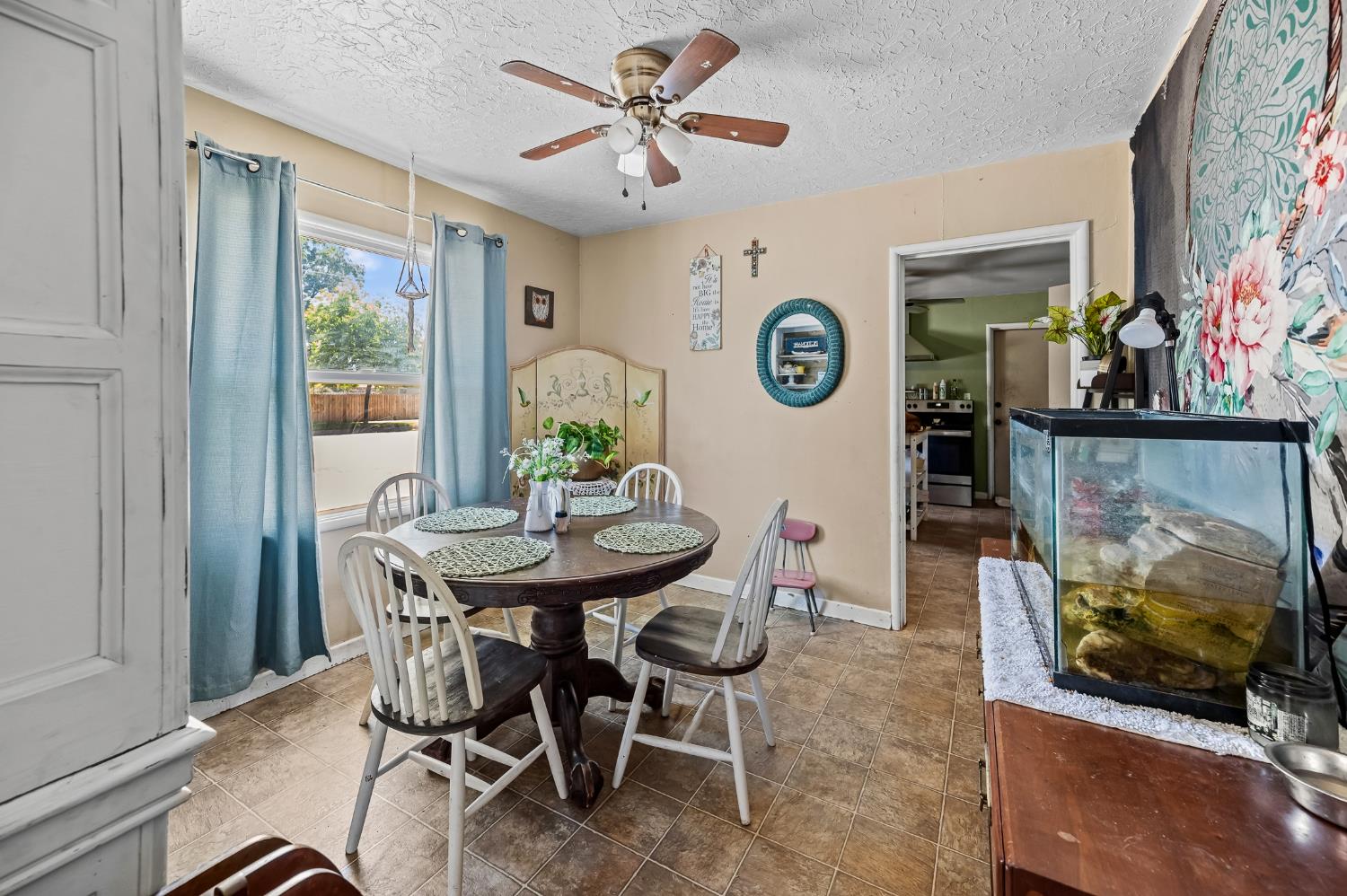1402 W 22nd St, Merced, CA 95340