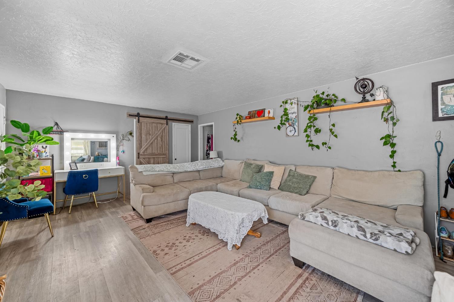 1402 W 22nd St, Merced, CA 95340
