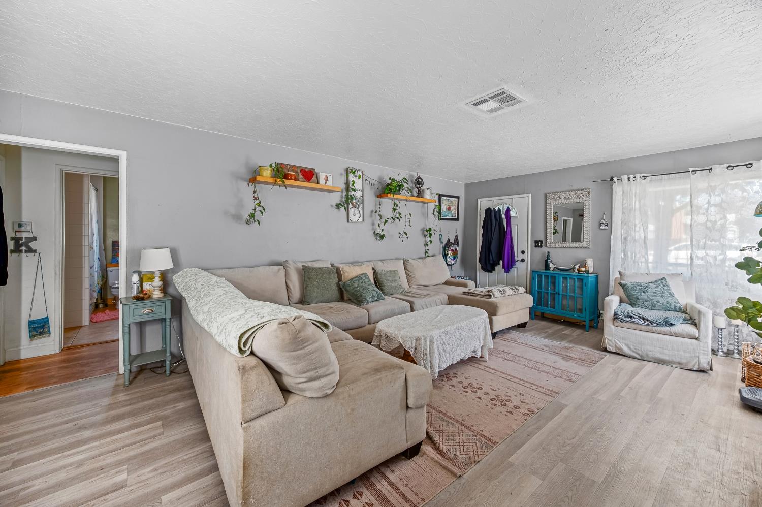 1402 W 22nd St, Merced, CA 95340
