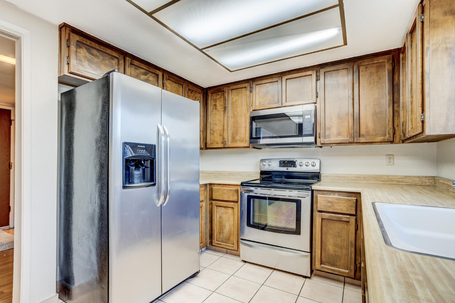 937 Claremont Ct, Modesto, CA 95356