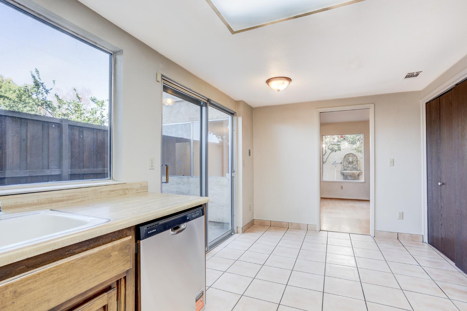 937 Claremont Ct, Modesto, CA 95356