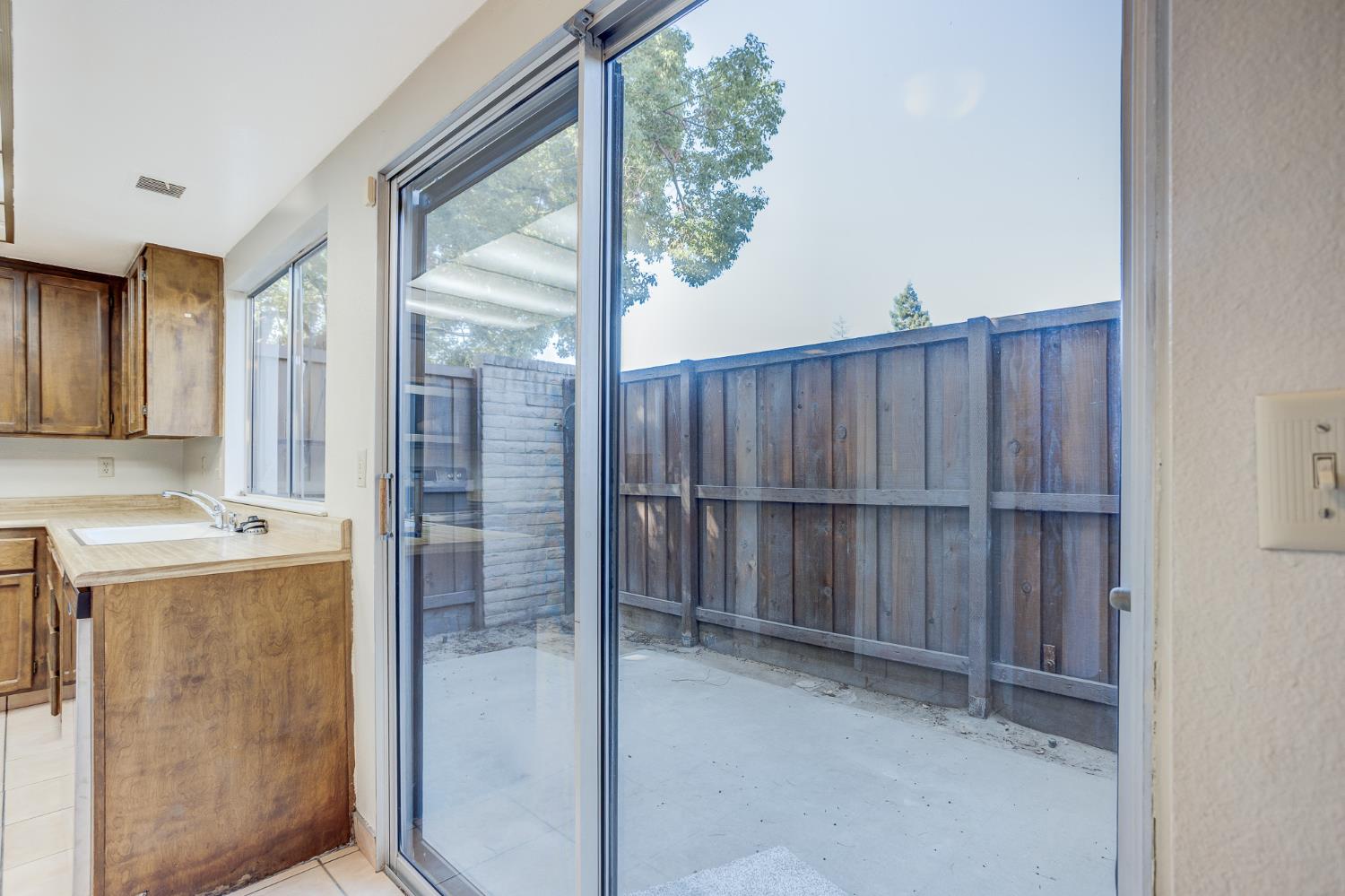 937 Claremont Ct, Modesto, CA 95356