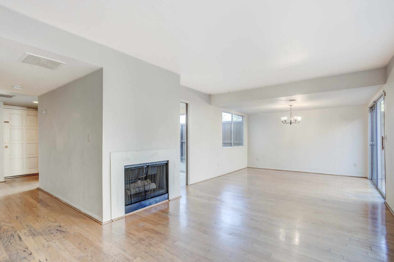 937 Claremont Ct, Modesto, CA 95356