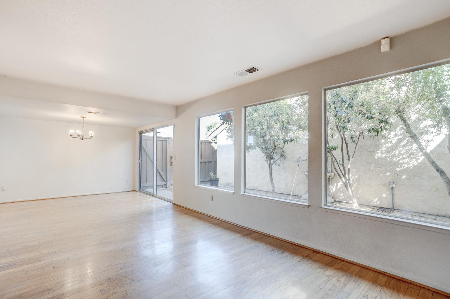 937 Claremont Ct, Modesto, CA 95356