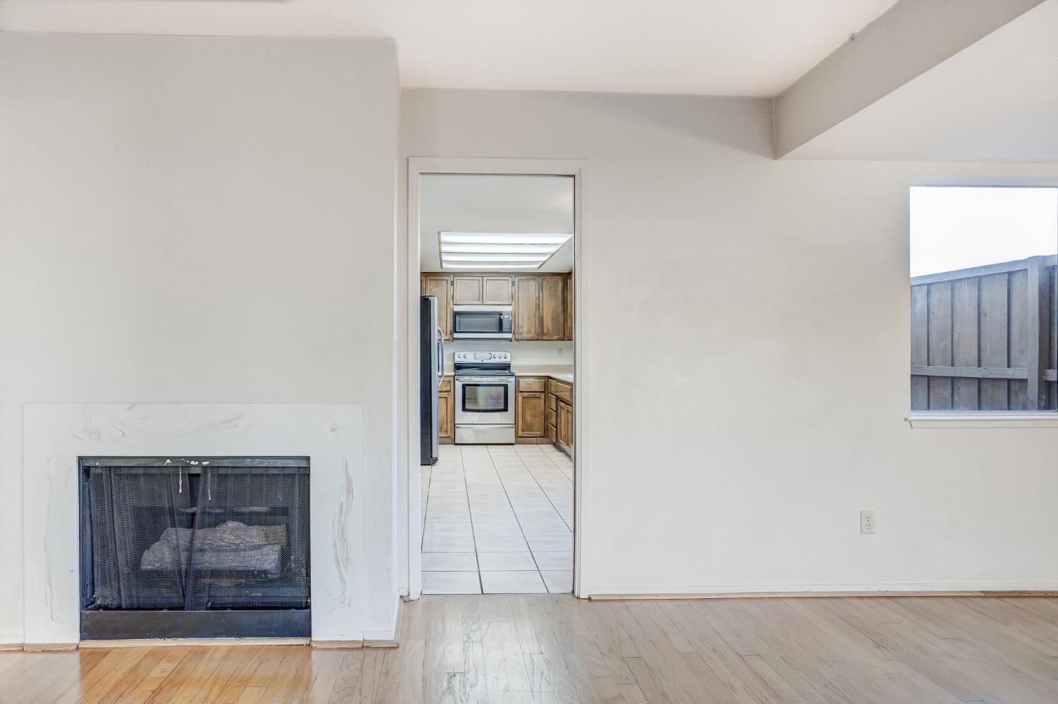 937 Claremont Ct, Modesto, CA 95356