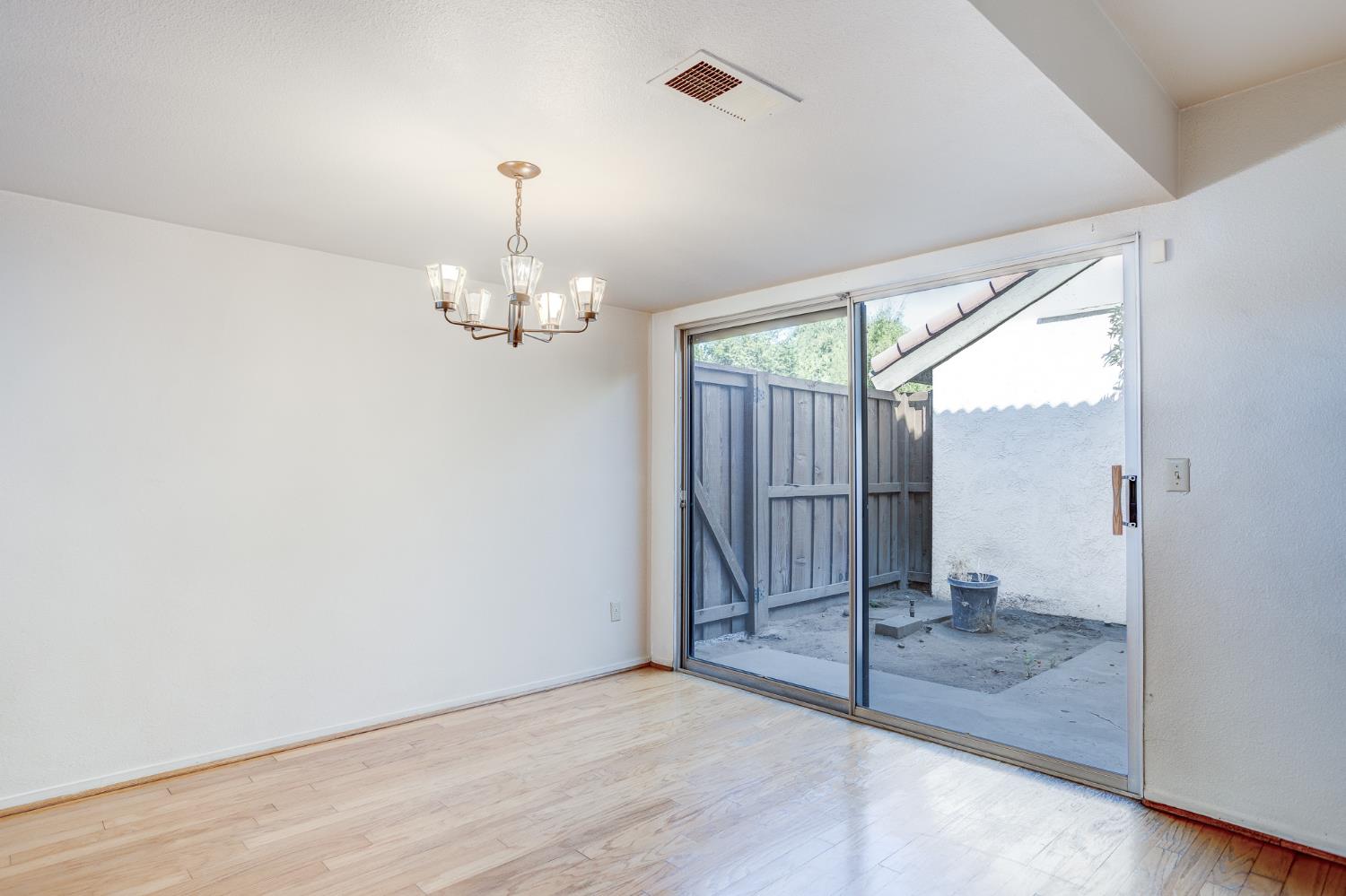 937 Claremont Ct, Modesto, CA 95356