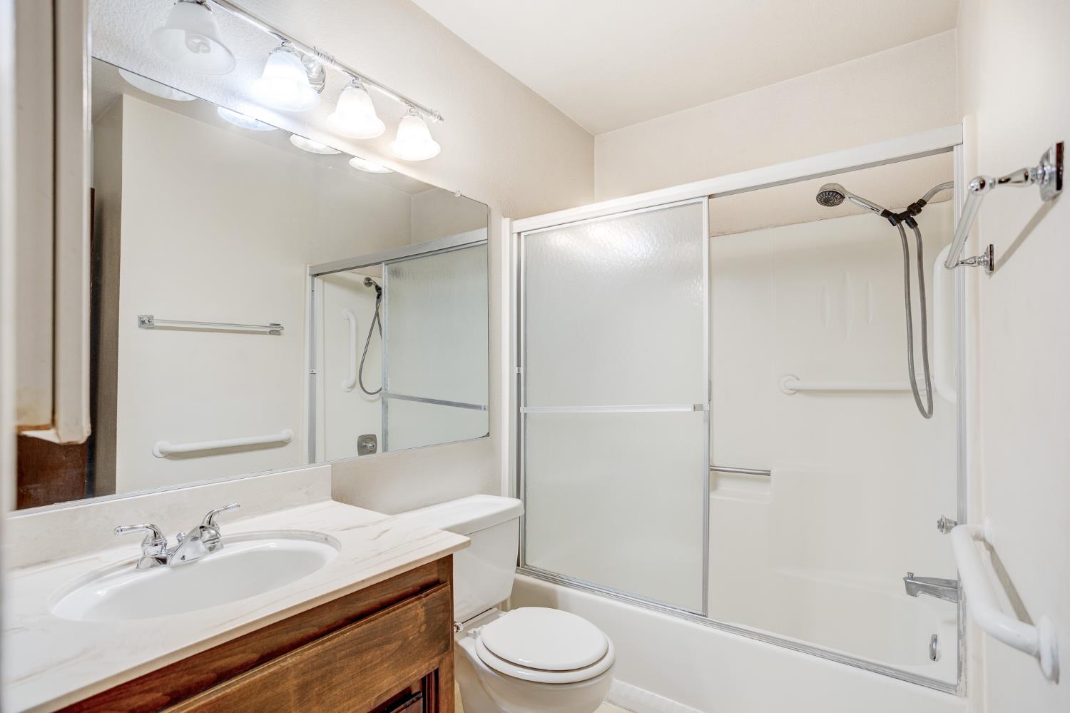 937 Claremont Ct, Modesto, CA 95356