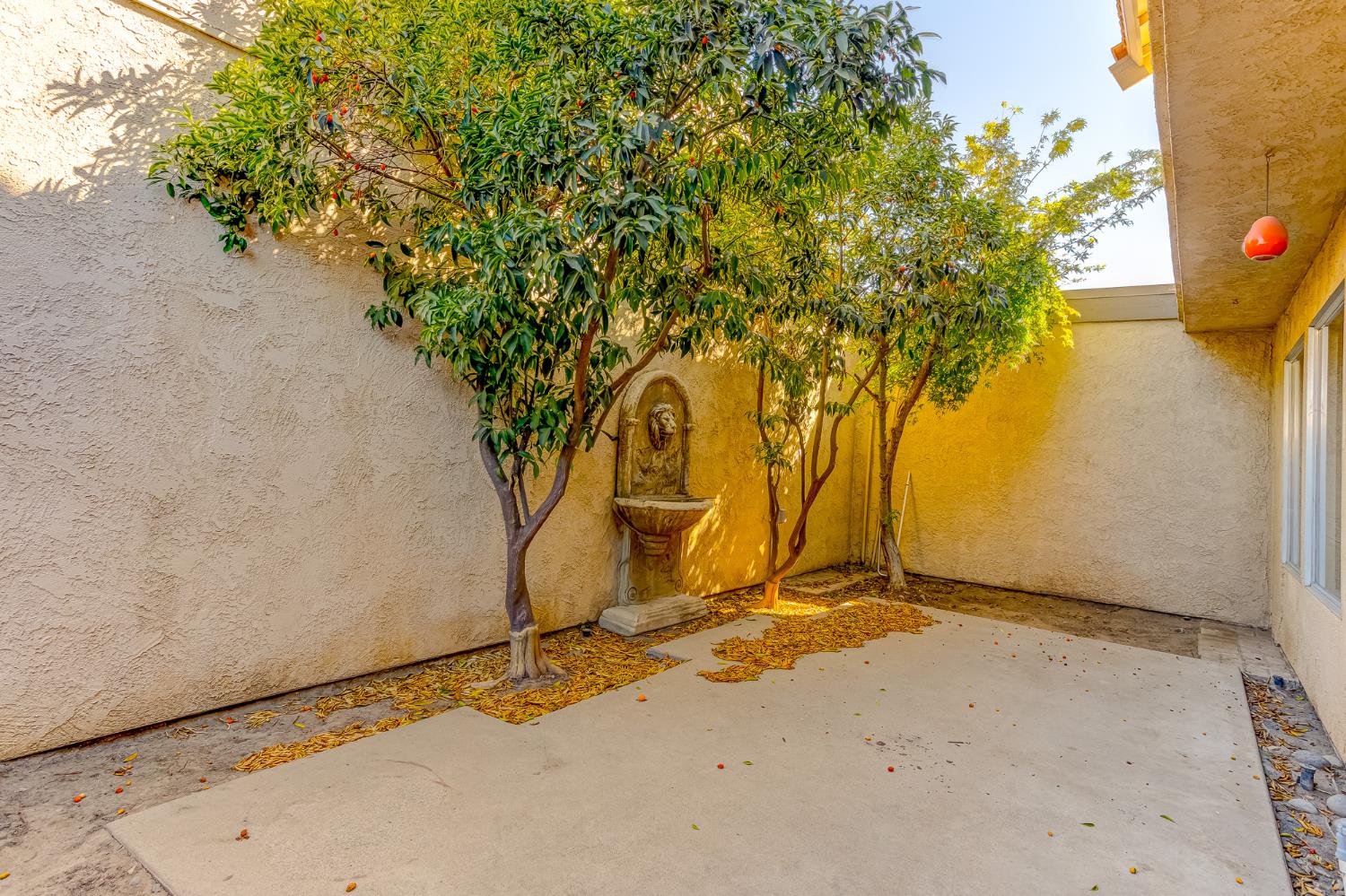 937 Claremont Ct, Modesto, CA 95356