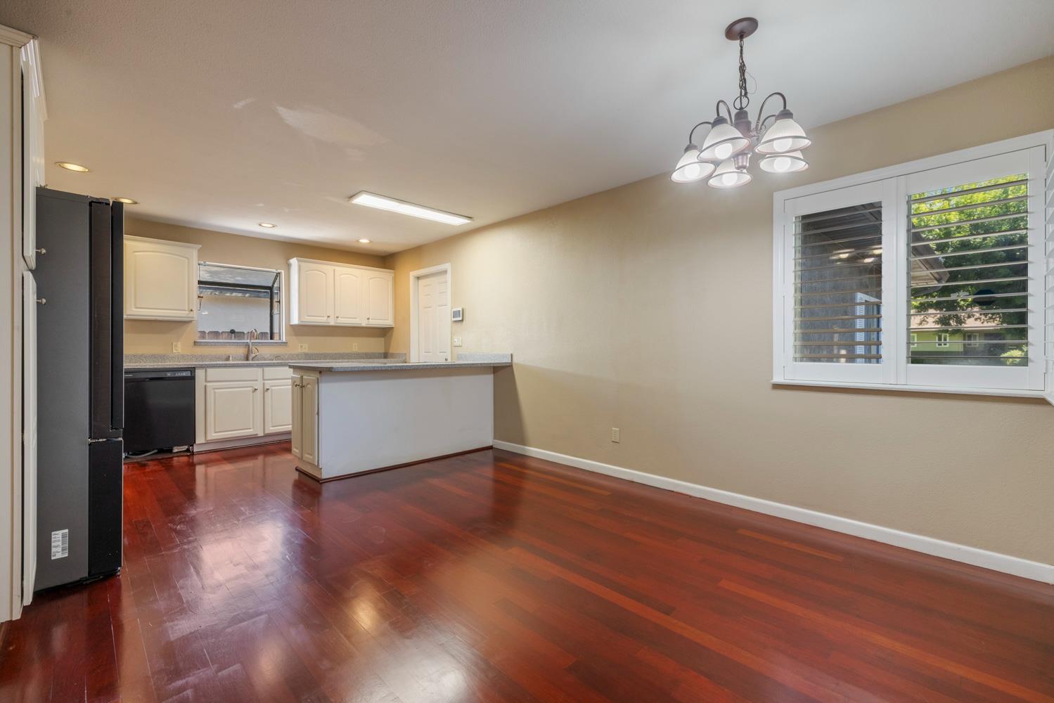 2905 Debbie Ln, Modesto, CA 95350