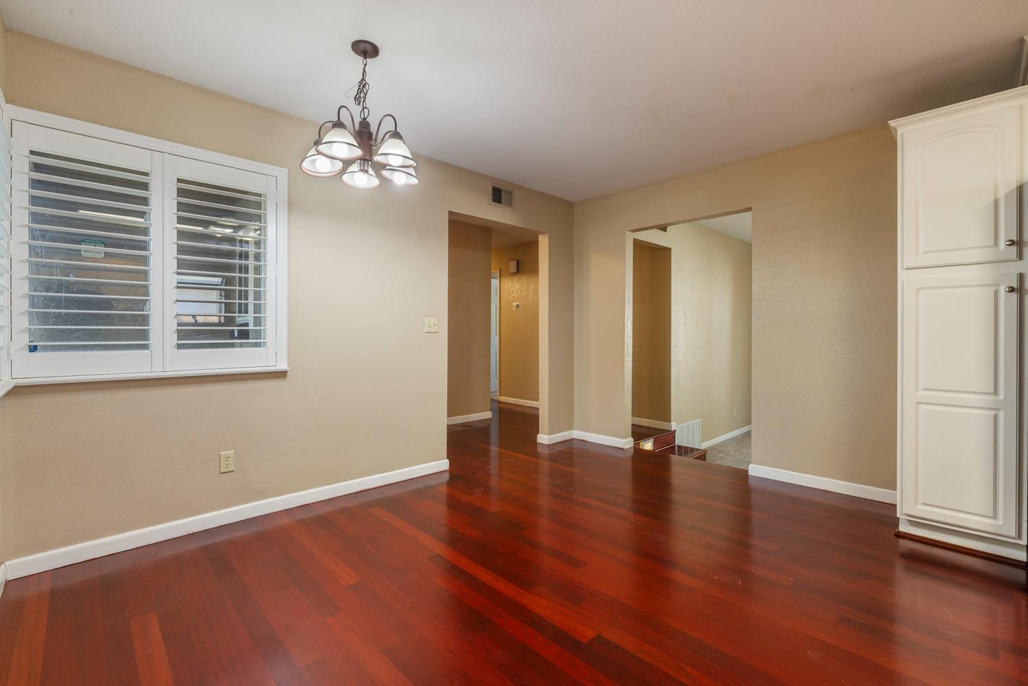 2905 Debbie Ln, Modesto, CA 95350