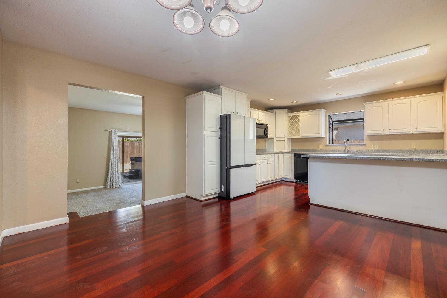 2905 Debbie Ln, Modesto, CA 95350