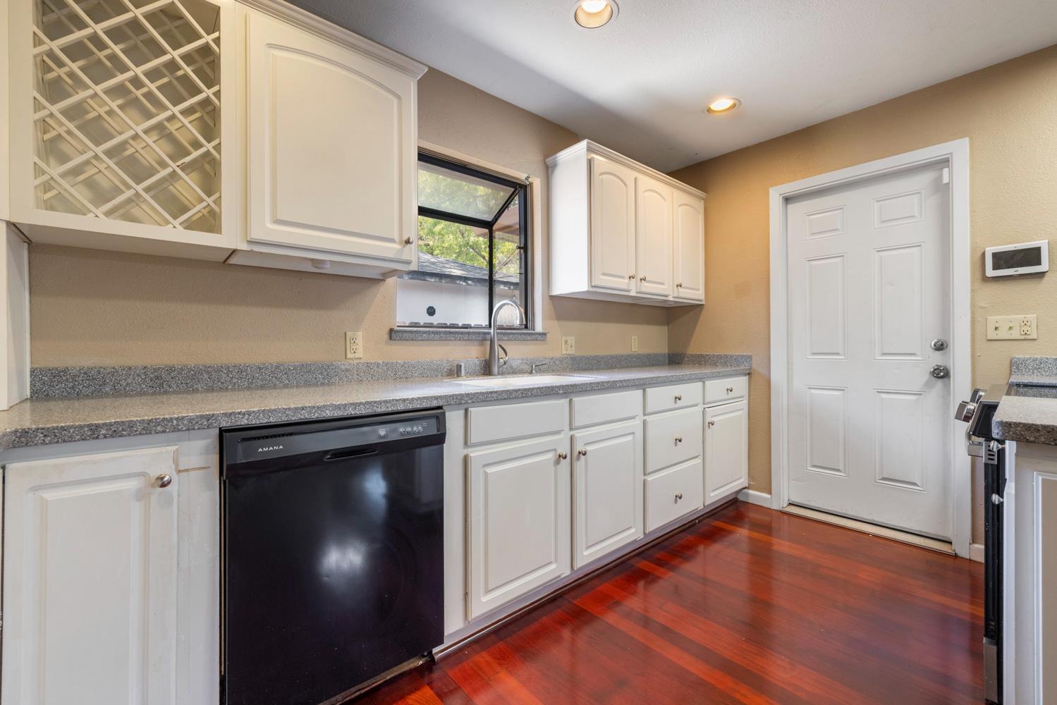2905 Debbie Ln, Modesto, CA 95350