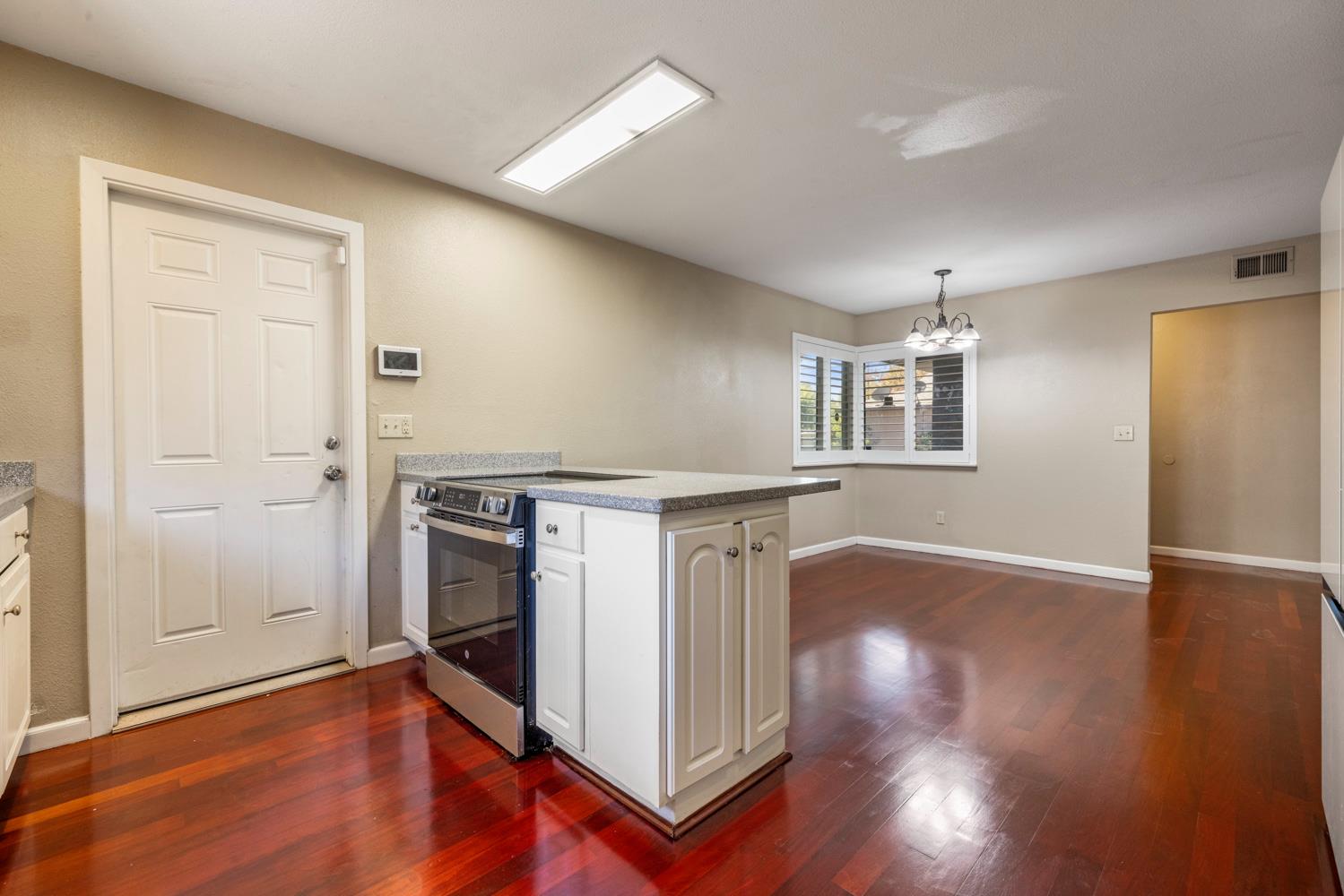 2905 Debbie Ln, Modesto, CA 95350
