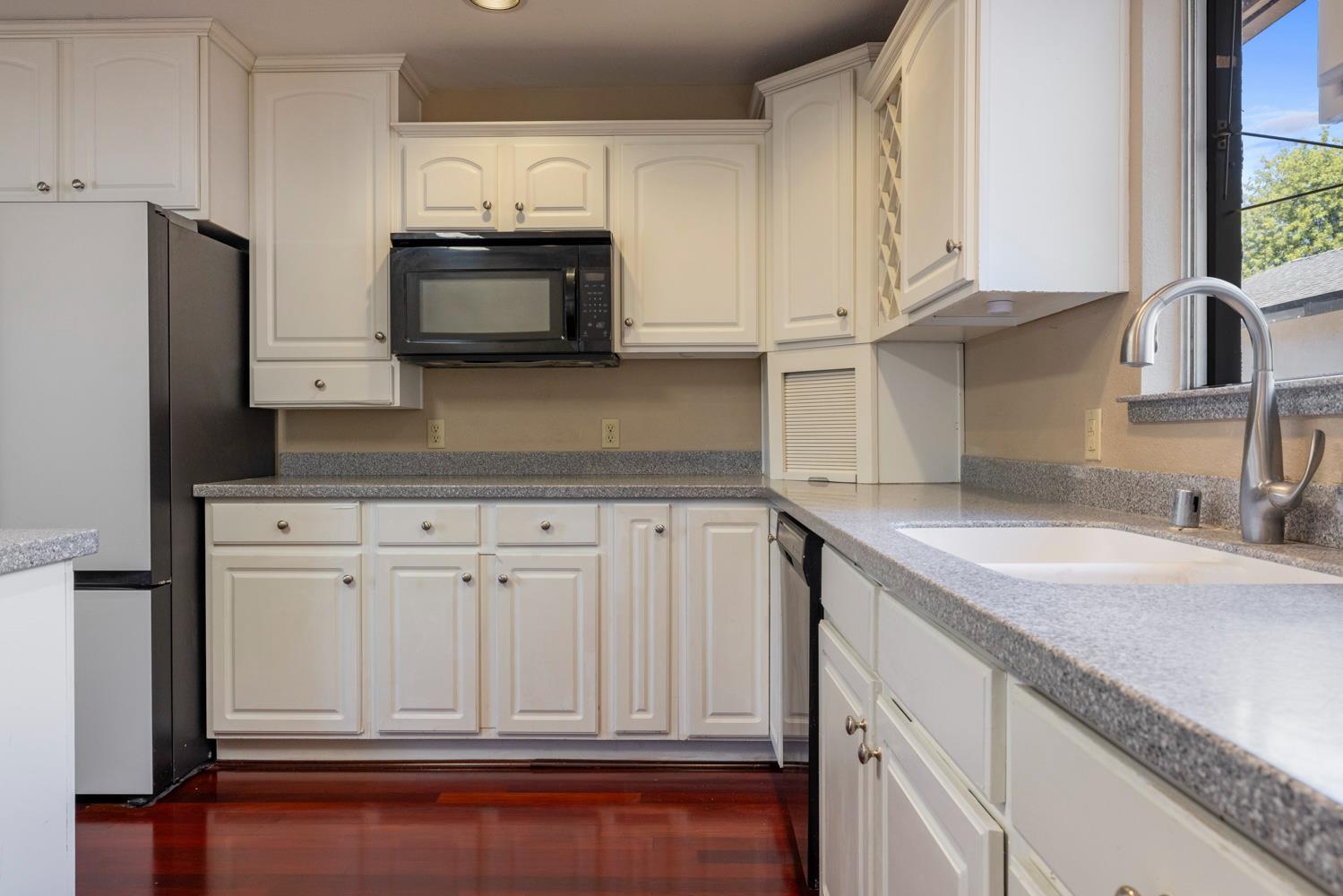 2905 Debbie Ln, Modesto, CA 95350