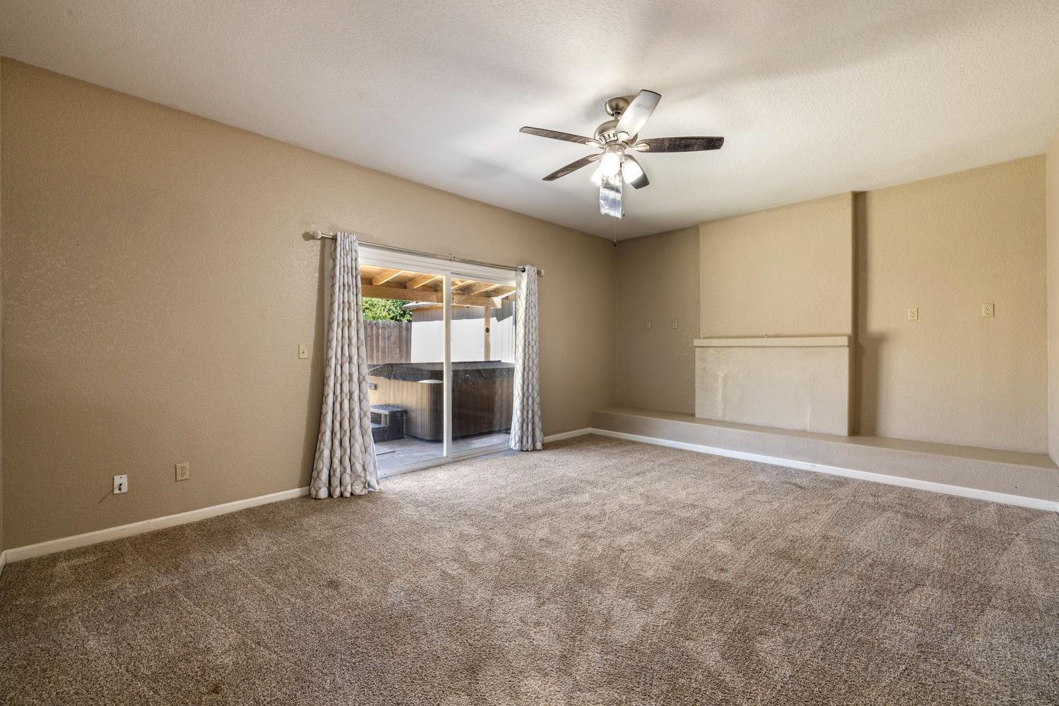 2905 Debbie Ln, Modesto, CA 95350