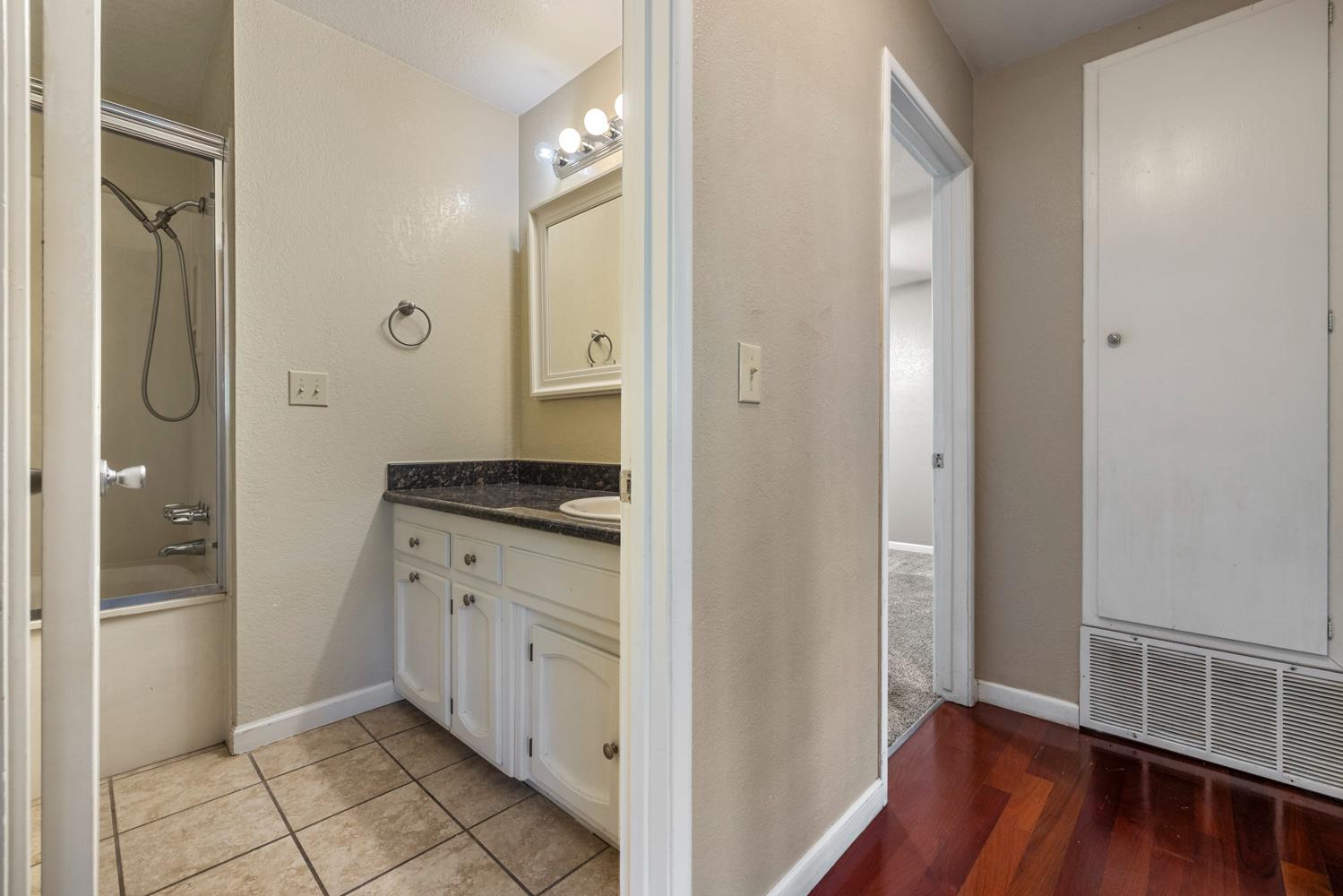 2905 Debbie Ln, Modesto, CA 95350