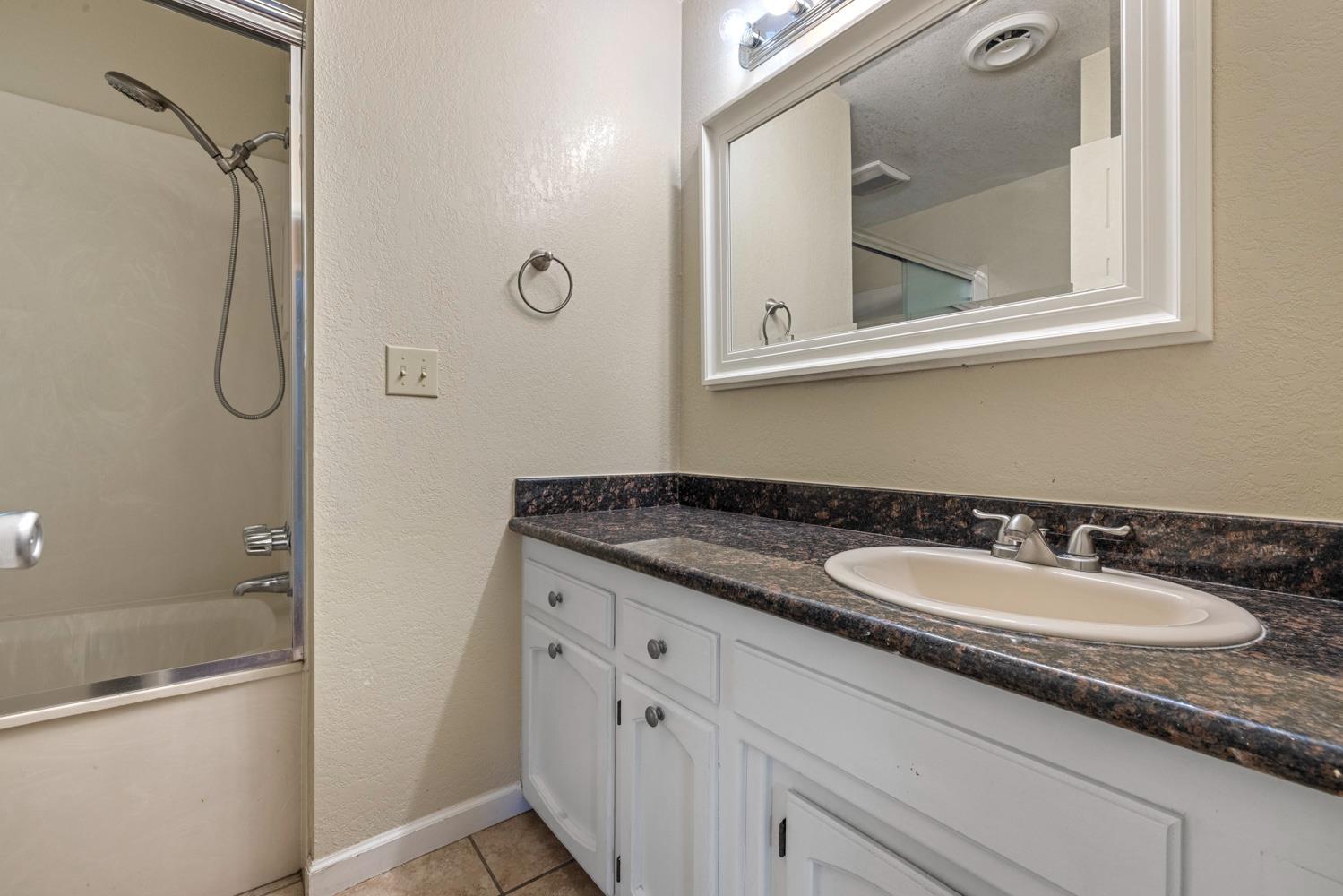 2905 Debbie Ln, Modesto, CA 95350