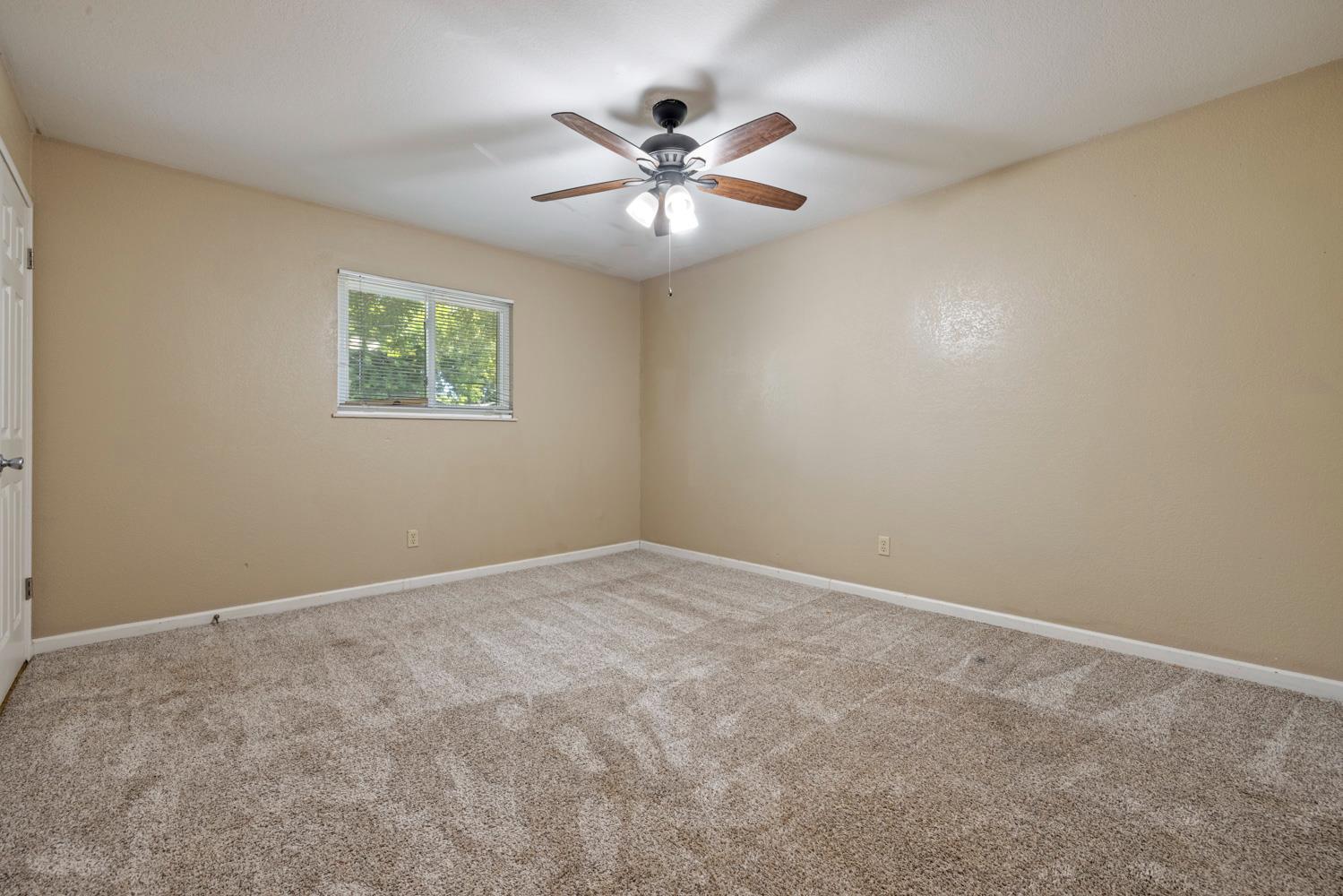 2905 Debbie Ln, Modesto, CA 95350