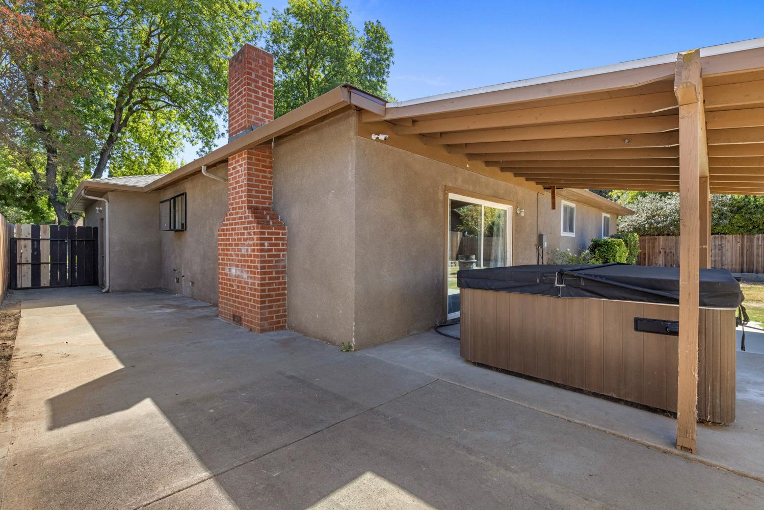 2905 Debbie Ln, Modesto, CA 95350