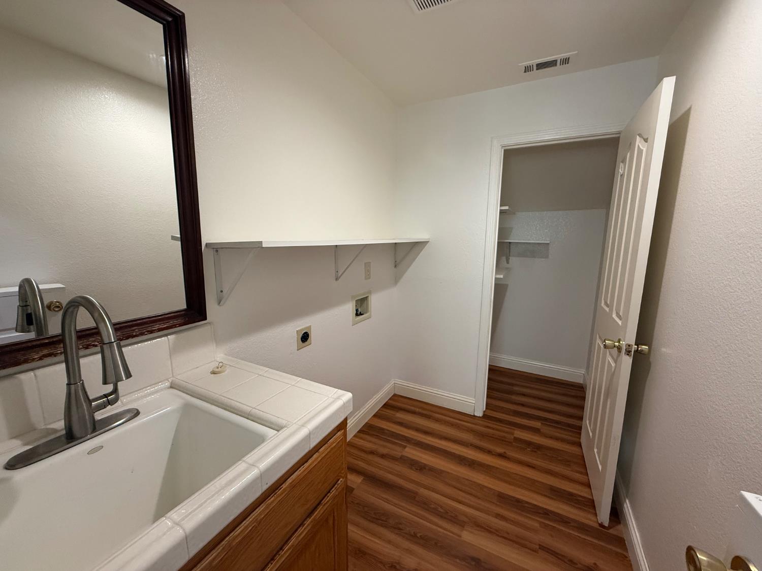 1068 Sandra St, Los Banos, CA 93635