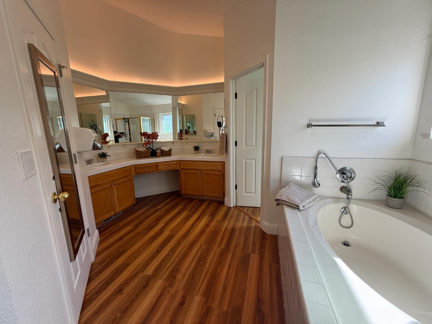 1068 Sandra St, Los Banos, CA 93635