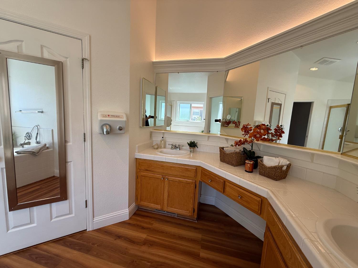 1068 Sandra St, Los Banos, CA 93635