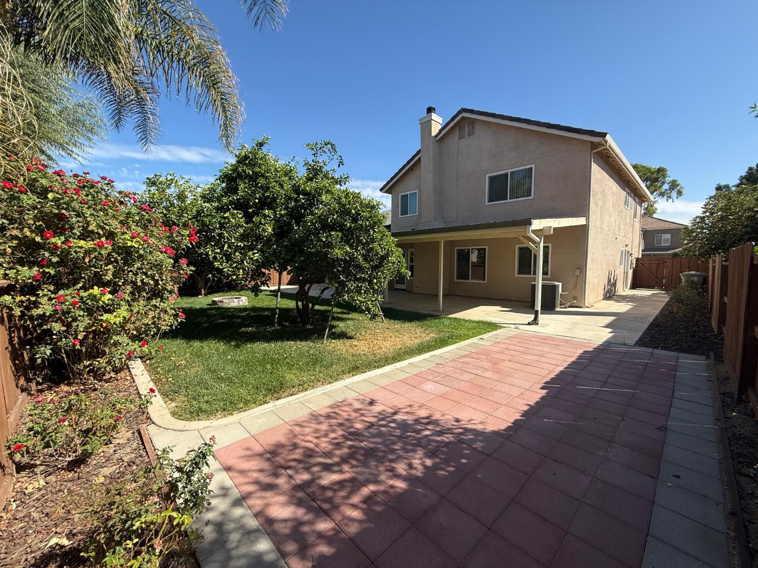 1068 Sandra St, Los Banos, CA 93635