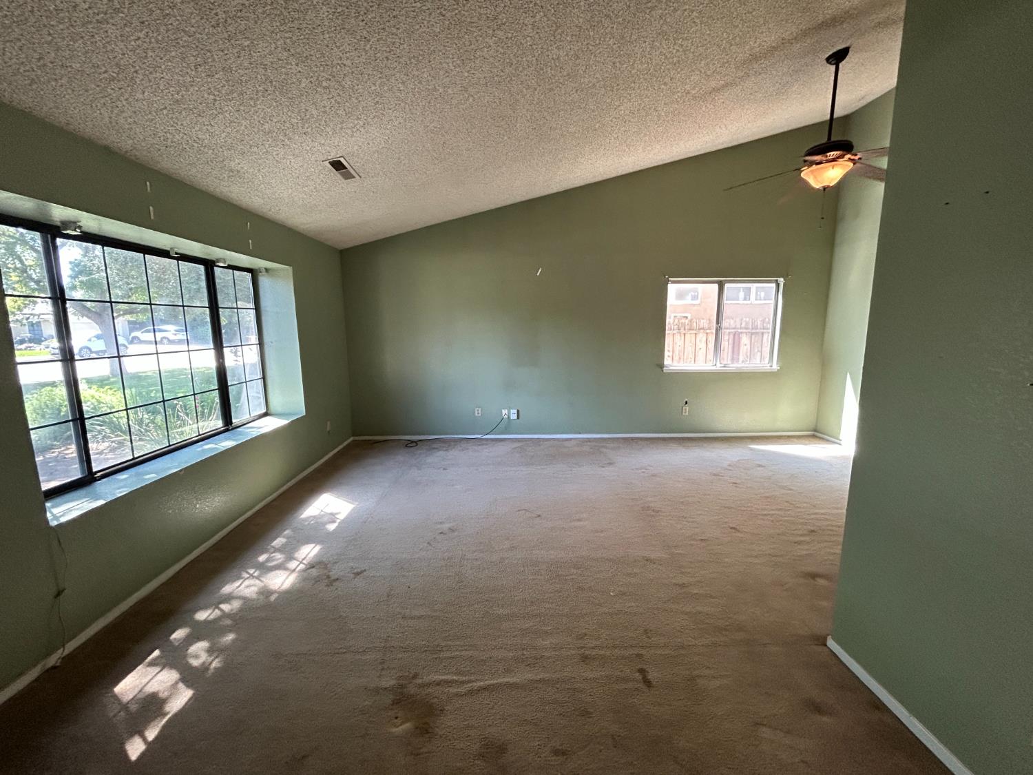 101 Manzanita Dr, Atwater, CA 95301