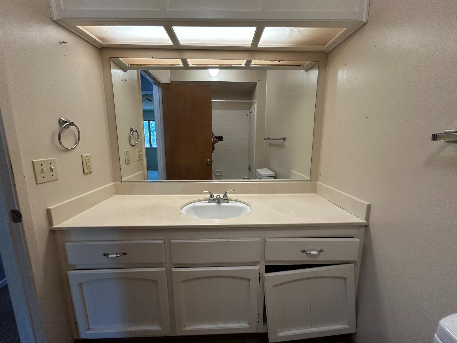 101 Manzanita Dr, Atwater, CA 95301