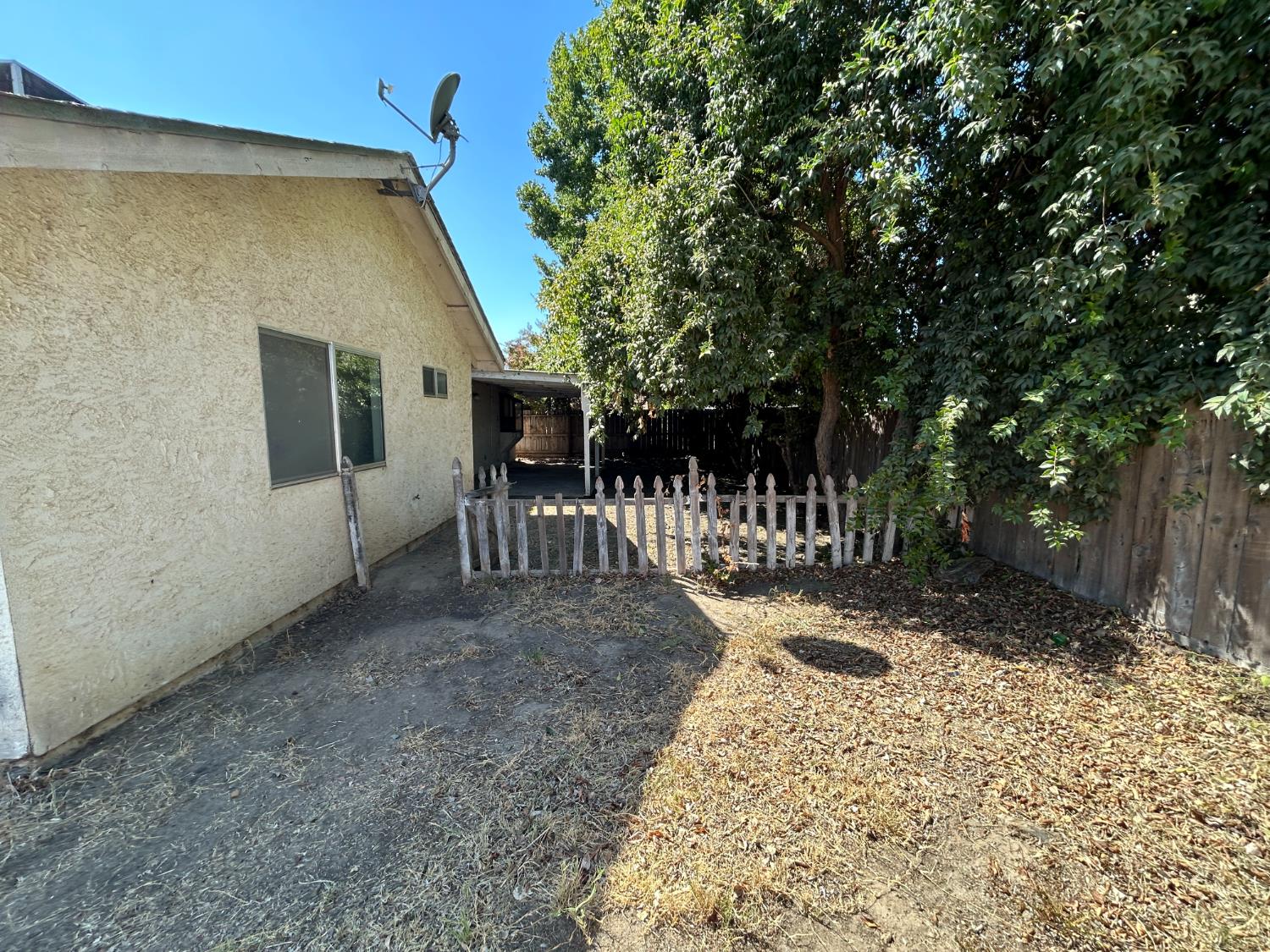 101 Manzanita Dr, Atwater, CA 95301