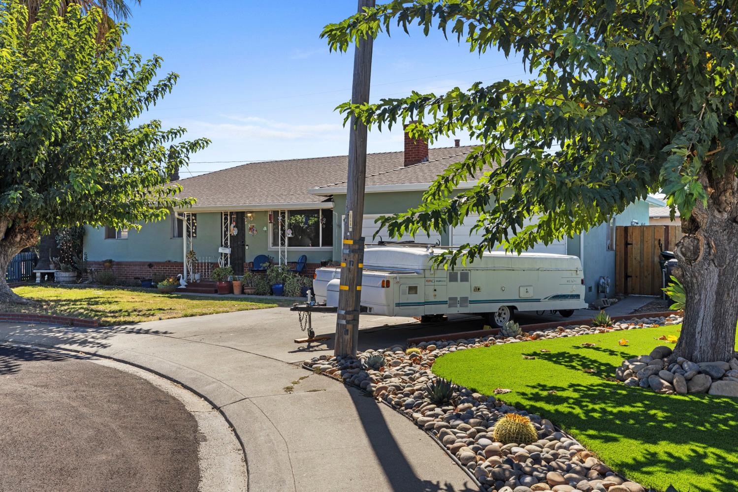 800 Frank Ct, Manteca, CA 95336